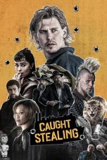 Nonton film Caught Stealing (2025) terbaru